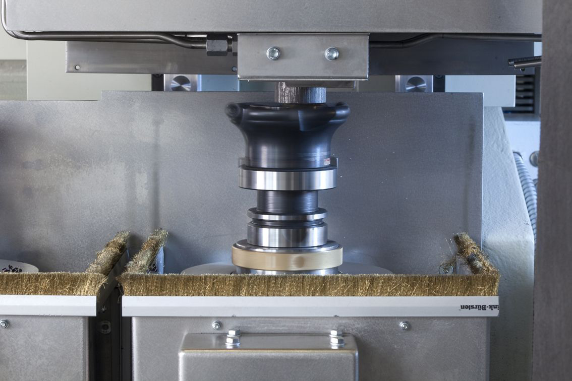 HS-CF. Автоматический отрезной и фрезерный станок