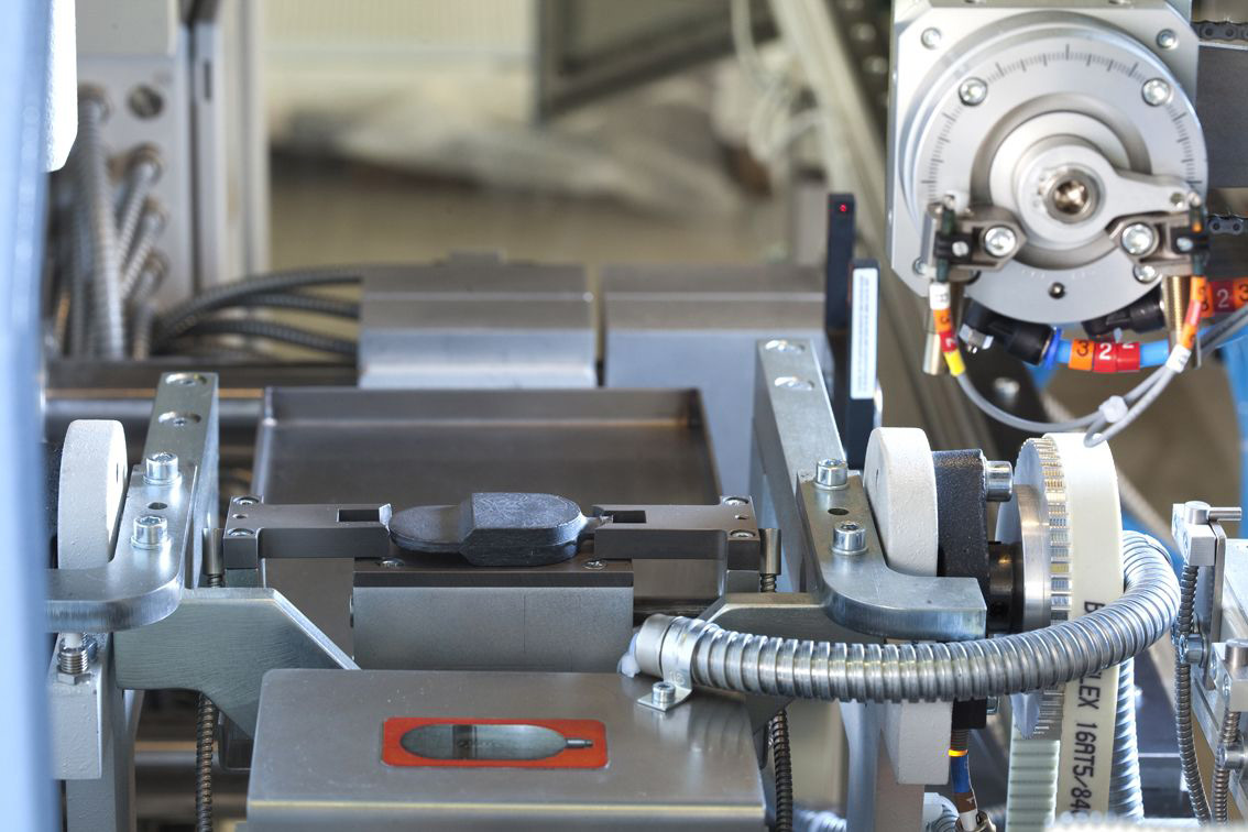 HS-CF. Автоматический отрезной и фрезерный станок